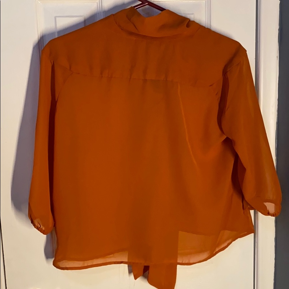 Blouses 👚 - Picture 2 of 2
